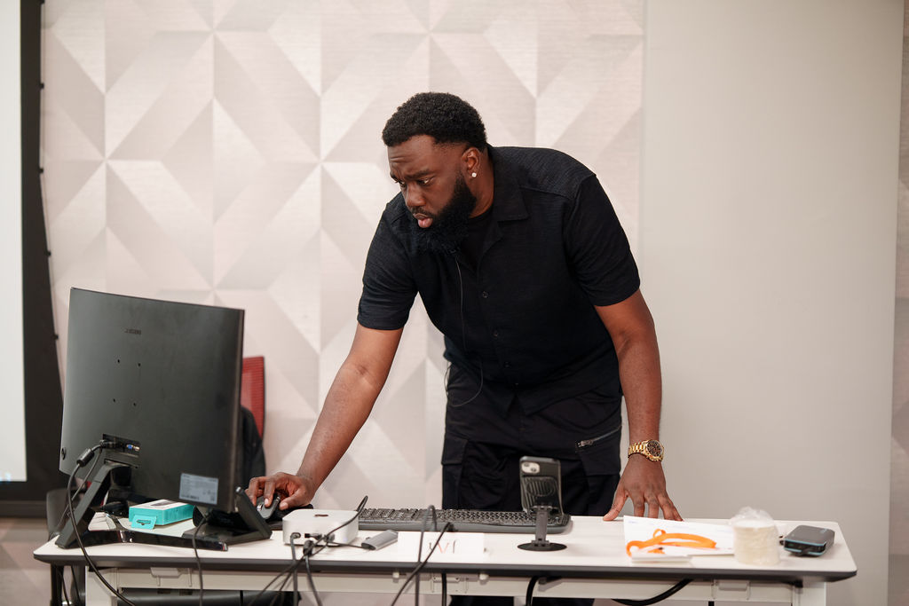 Attendees building on laptops together